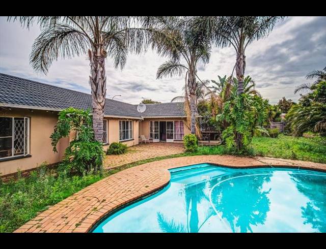 3 BEDROOM HOUSE FOR SALE IN VAN RIEBEECK PARK